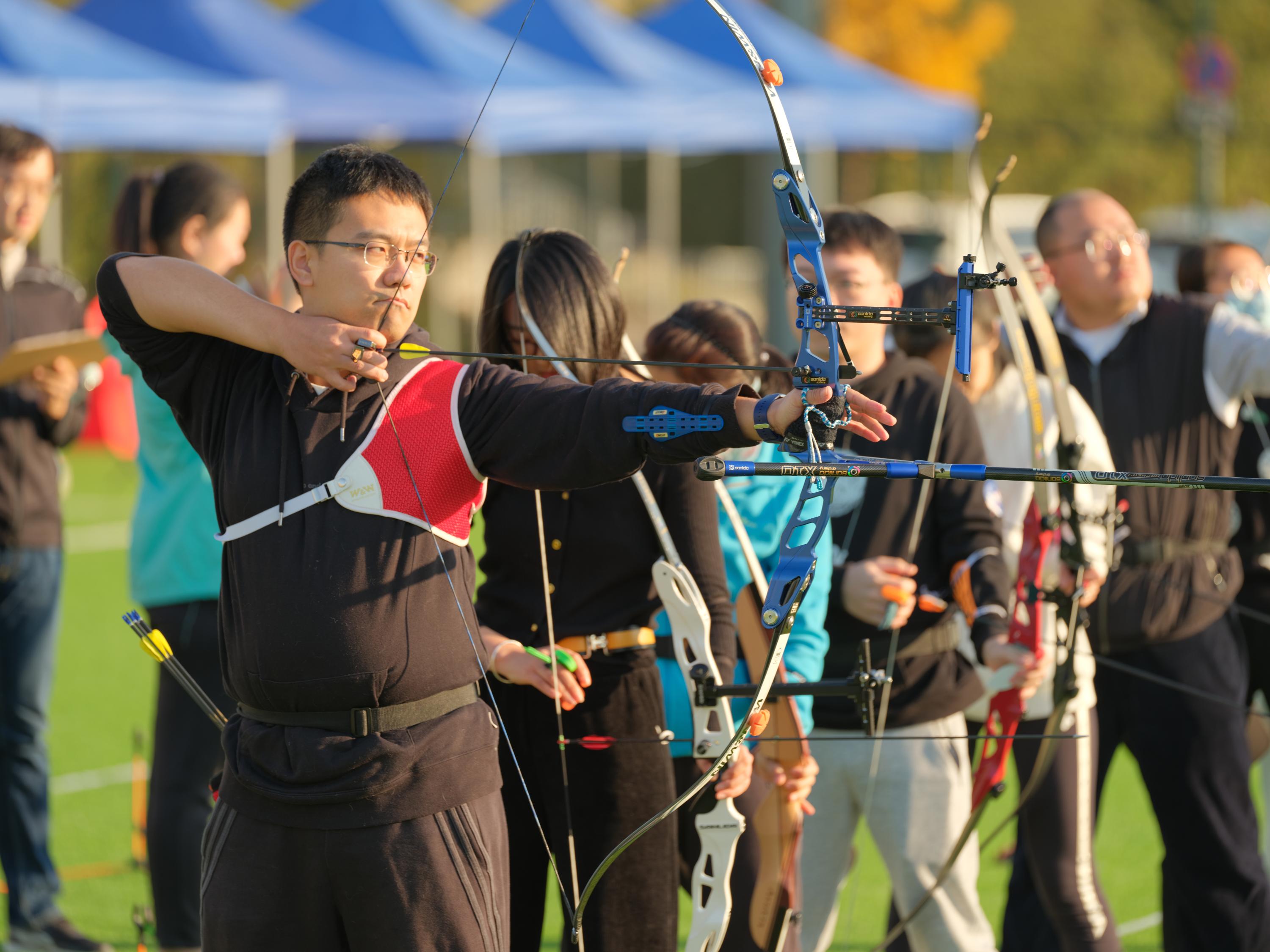 包含捷克射箭名将箭无虚发，实现突破的词条