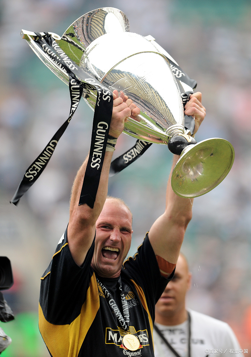 阿拉维斯队突破困境，创造胜利