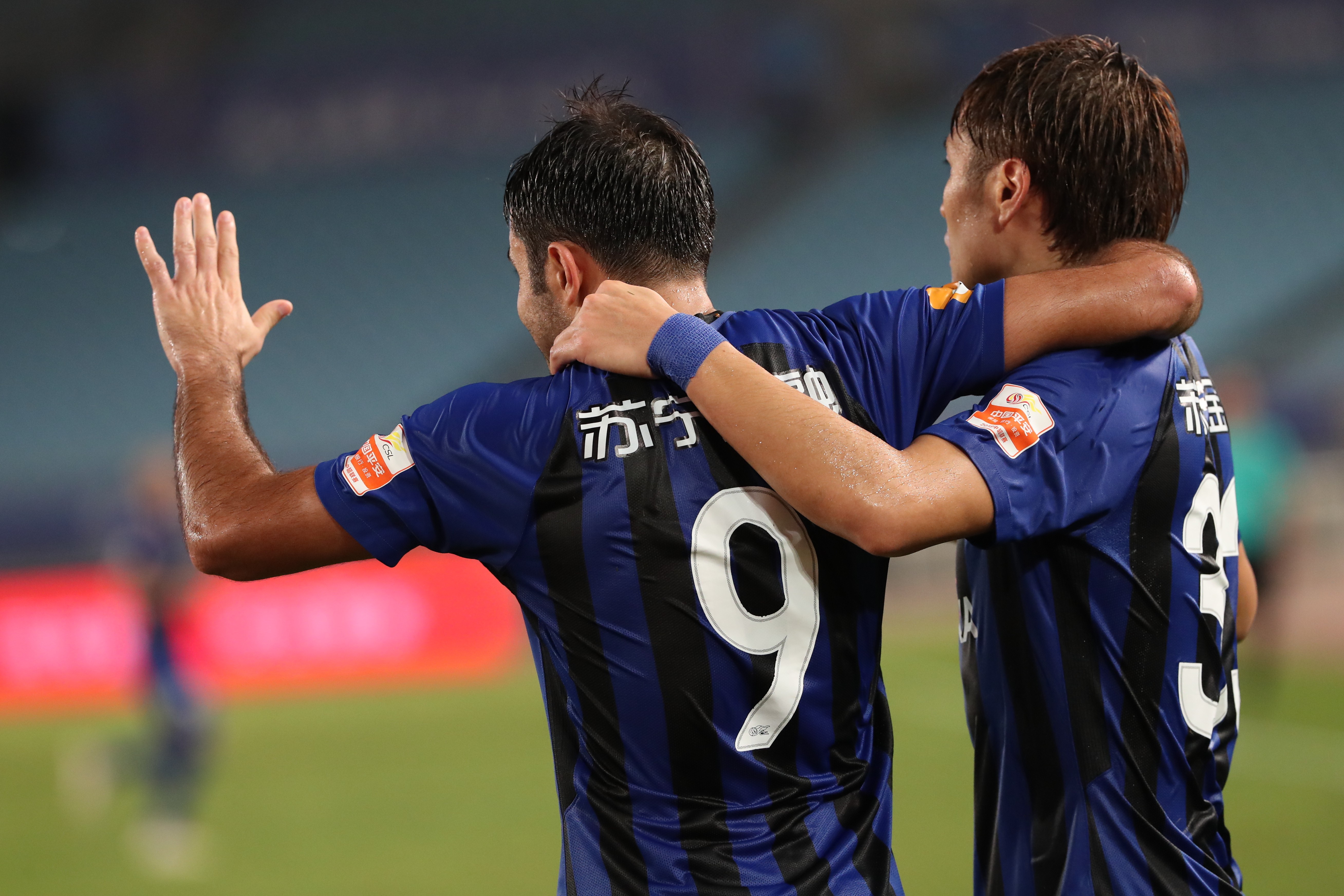 包含苏宁连续不胜，中超前景蒙上阴影的词条