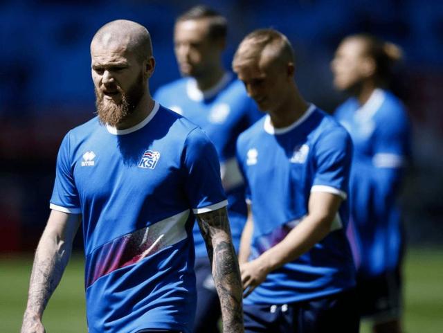 开云体育中国-罗马尼亚队战胜冰岛，取得关键三分